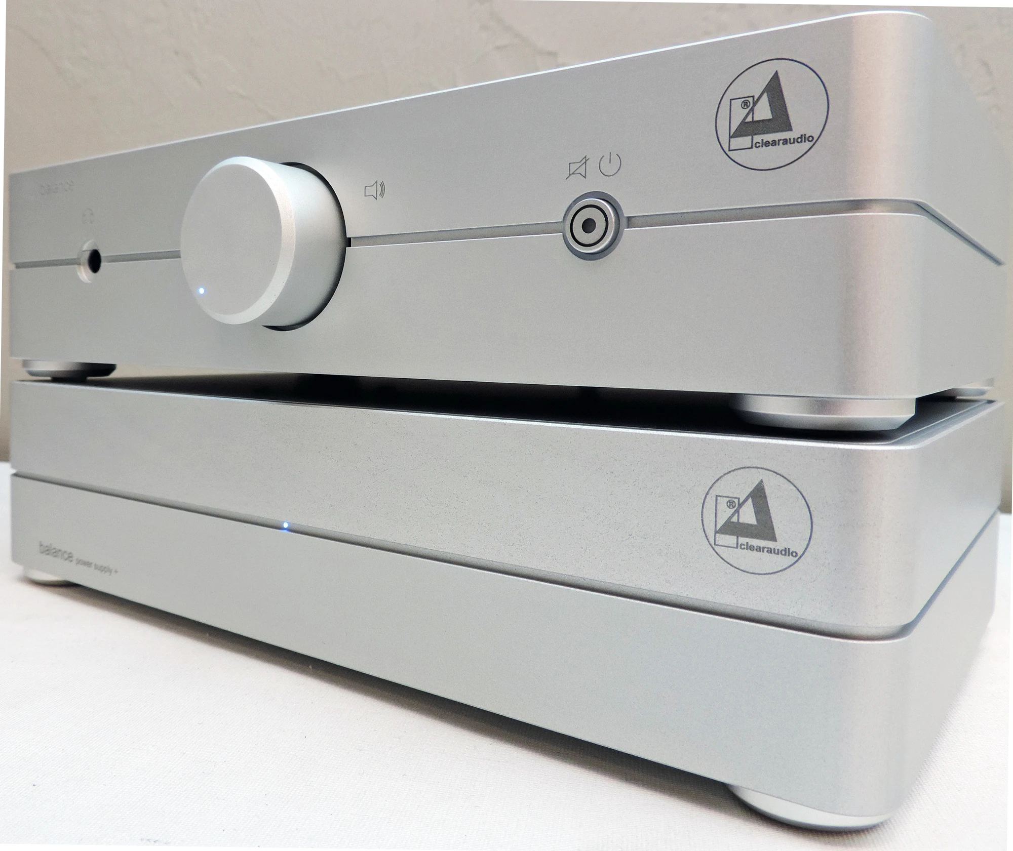 Clearaudio Balance V2 Balanced Phono Preamp/Headphone Amp (Silver) 4 Clearaudio Balance V2 Balanced Phono Preamp/Headphone Amp (Silver) - Image 2