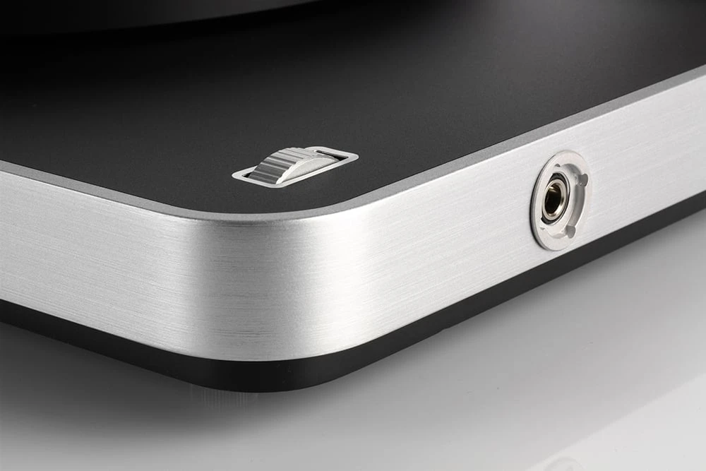 Clearaudio Concept Active Turntable With Internal Phono Preamp & Headphone Amp (Silver) 6 Clearaudio Concept Active Turntable With Internal Phono Preamp & Headphone Amp (Silver) - Image 4
