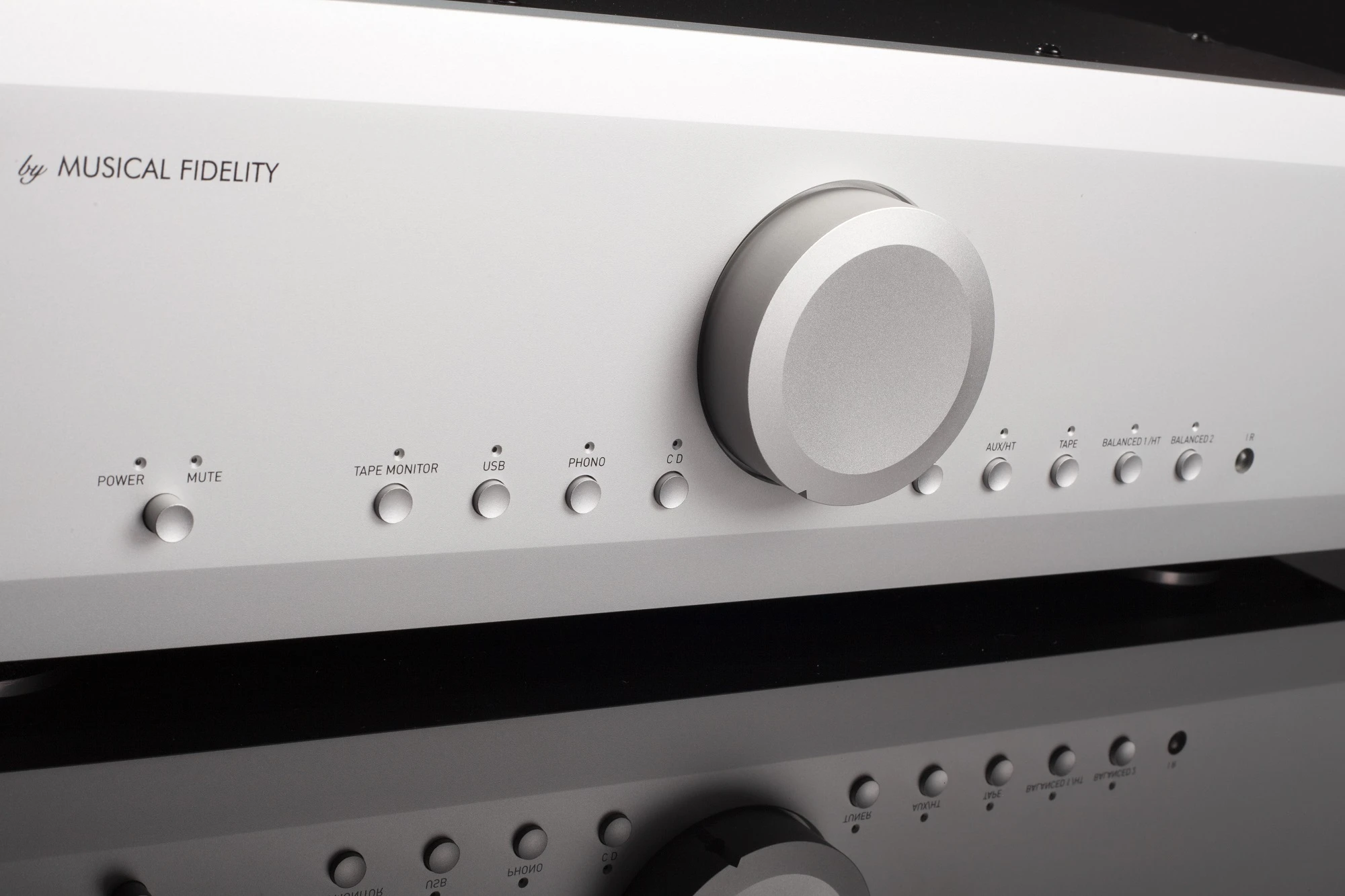 Musical Fidelity M6s PRE Balanced Preamp With USB/MM/MC Phono-Ins (Silver) 5 Musical Fidelity M6s PRE Balanced Preamp With USB/MM/MC Phono-Ins (Silver) - Image 3