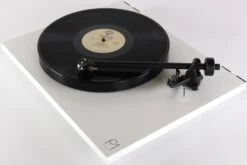 Rega Planar 1 Turntable With Carbon Cartridge (Matte White) -Gallo Acoustics shop Planar1MatteWhite3