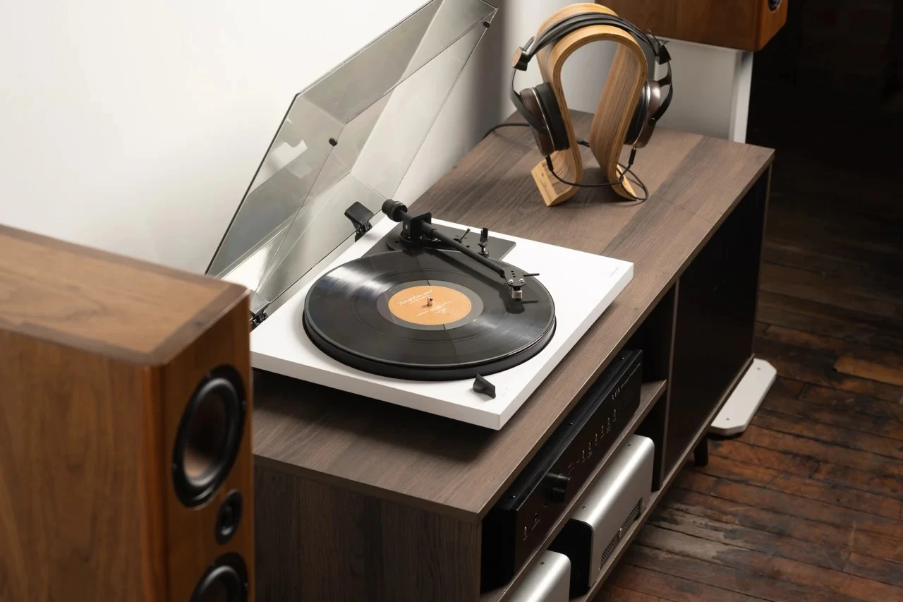 Andover Audio SpinDeck 2 Turntable With Cartridge (White) 4 Andover Audio SpinDeck 2 Turntable With Cartridge (White) - Image 2